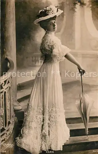 AK / Ansichtskarte Foto_Reutlinger_Paris Kara Frau Hutmode Mode Schirm  Foto_Reutlinger_Paris