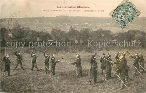 AK / Ansichtskarte Pont a Mousson Dragons Exercices au Sabre Pont a Mousson