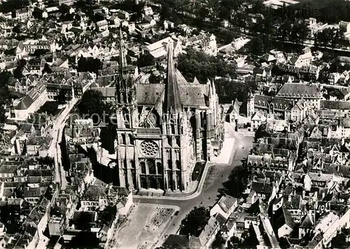 AK / Ansichtskarte Chartres_Eure_et_Loir Vue aerienne sur la Cathedrale Chartres_Eure_et_Loir