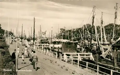 AK / Ansichtskarte Rostock Warnemuende Fischereihafen Rostock Warnemuende