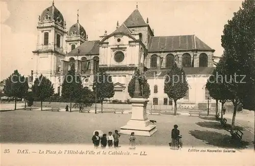 AK / Ansichtskarte Dax_Landes Place de l Hotel de Ville et la Cathedrale Monument Dax_Landes