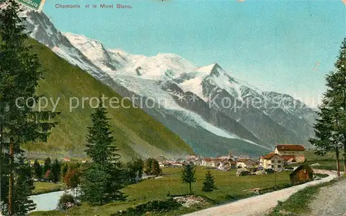 AK / Ansichtskarte Chamonix Panorama village et le Mont Blanc Alpes Chamonix