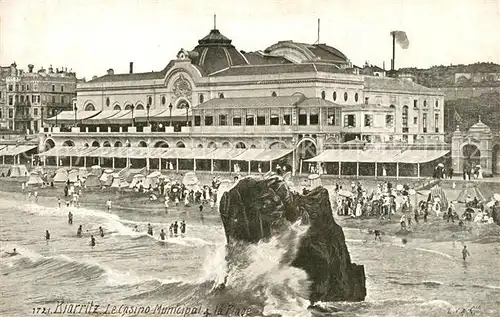 AK / Ansichtskarte Biarritz_Pyrenees_Atlantiques Casino Municipal et la plage Biarritz_Pyrenees