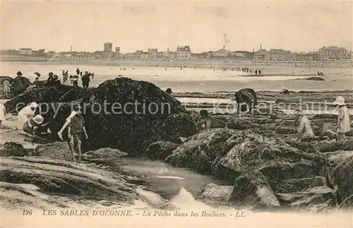 AK / Ansichtskarte Les_Sables d_Olonne La Peche dans les Rochers Les_Sables d_Olonne