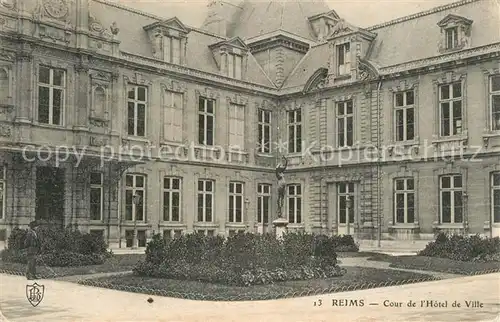 AK / Ansichtskarte Reims_Champagne_Ardenne Cour de l Hotel de Ville Reims_Champagne_Ardenne