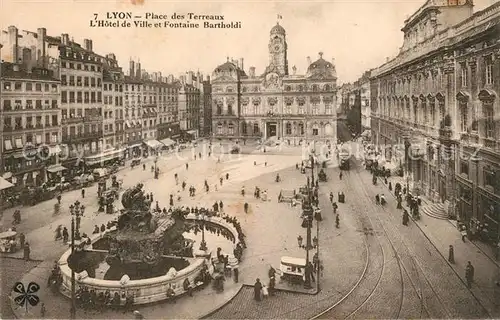AK / Ansichtskarte Lyon_France Place des Terreaux Hotel de Ville Fontaine Bartholdi Monument Lyon France