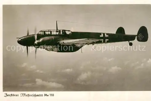 AK / Ansichtskarte Flugzeuge_Militaria Zerst?rter Messerschmitt Me 110 