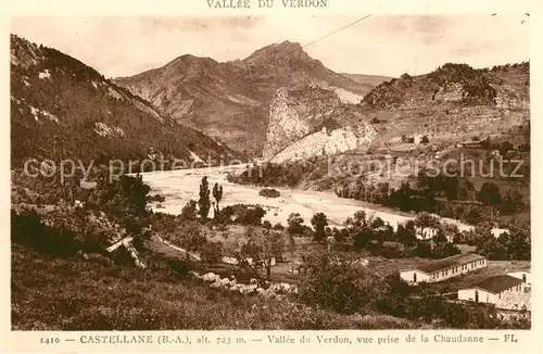AK / Ansichtskarte Castellane Panorama Vallee du Verdon vue prise de la Chaudanne Castellane