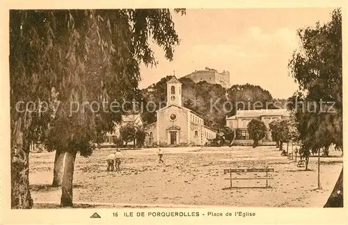 AK / Ansichtskarte Ile_de_Porquerolles Place de l Eglise Ile_de_Porquerolles