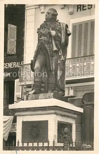 AK / Ansichtskarte Saint_Tropez_Var Statue du Bailli de Suffren Monument Saint_Tropez_Var