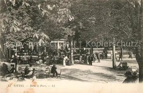 AK / Ansichtskarte Vittel Dans le parc Vittel