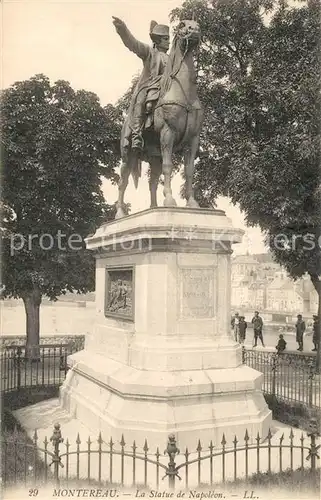 AK / Ansichtskarte Montereau Fault Yonne La Statue de Napoleon Montereau Fault Yonne