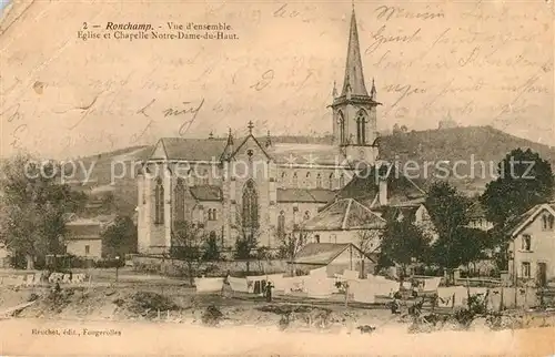AK / Ansichtskarte Ronchamp_Haute_Saone Vue densemble Eglise et Chapelle Notre Dame du Haut Ronchamp_Haute_Saone