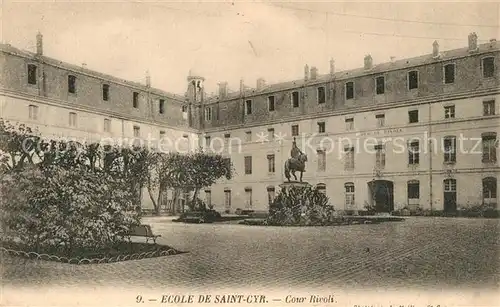 AK / Ansichtskarte Saint Cyr l_Ecole Cour Rivoli Saint Cyr l_Ecole