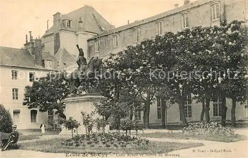AK / Ansichtskarte Saint Cyr l_Ecole Cour Rivoli et Statue de Marceau Saint Cyr l_Ecole