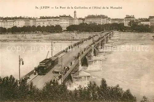 AK / Ansichtskarte Strassenbahn Lyon Pont de la Guillotiere Hotel de la Mutualite 