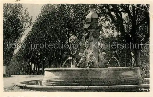 AK / Ansichtskarte Pertuis La Fontaine Maurel et lAvenue de la Liberte Pertuis