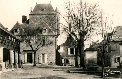 AK / Ansichtskarte Domme Hotel du Gouverneur et Place de la Halle Domme