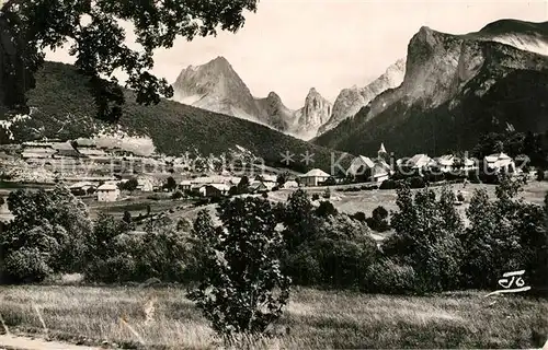 AK / Ansichtskarte Lus la Croix Haute Vue generale prise de la Route Nationale 75 au fond la Crete des Aiguilles et Chamousset Alpes Lus la Croix Haute
