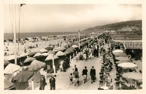 AK / Ansichtskarte Deauville Promenade des Planches Plage Deauville