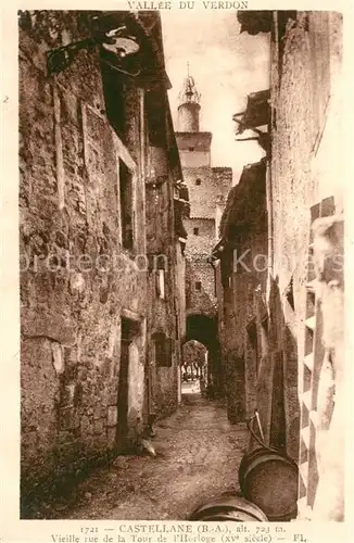 AK / Ansichtskarte Castellane Vieille rue de la Tour de l Horloge Vallee du Verdon Castellane