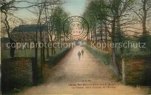 AK / Ansichtskarte Angers Champ des Martyrs dAvrille La Grande Allee dentree de l Enclos Angers