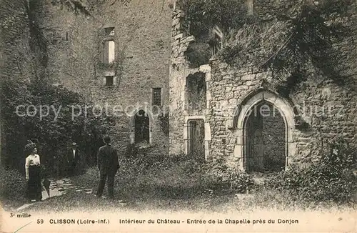 AK / Ansichtskarte Clisson Interieur du Chateau Entree de la Chapelle pres du Donjon Clisson