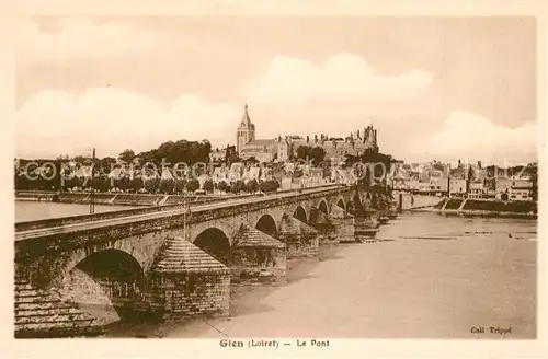 AK / Ansichtskarte Gien Pont sur la Loire et vue sur la ville Eglise Chateau Gien