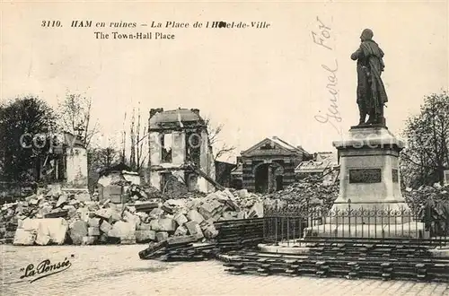 AK / Ansichtskarte Ham_Somme en ruines La Place de lHotel de Ville Ham_Somme