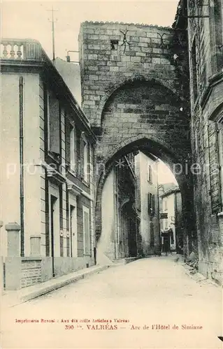 AK / Ansichtskarte Valreas Arc de l Hotel de Simiane Valreas