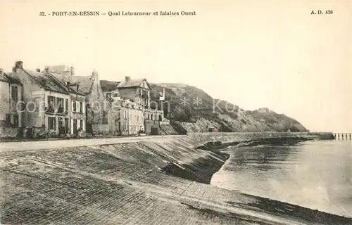 AK / Ansichtskarte Port en Bessin Quai Letourneur et falaises Port en Bessin