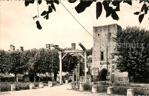 AK / Ansichtskarte Mennetou sur Cher Pont Levis Porte Jeanne d Arc Mennetou sur Cher