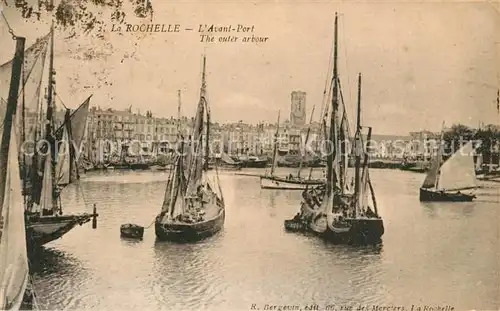 AK / Ansichtskarte La_Rochelle_Charente Maritime Avant Port Bateaux de peche La_Rochelle