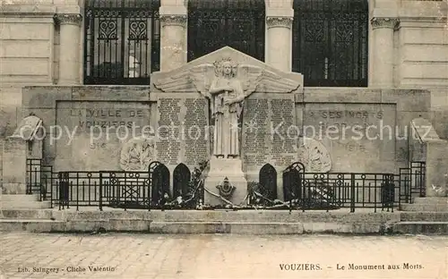 AK / Ansichtskarte Vouziers Monument aux Morts Kriegerdenkmal Vouziers