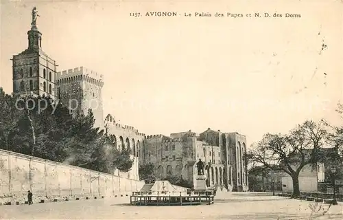 AK / Ansichtskarte Avignon_Vaucluse Palais des Papes et Cathedrale Notre Dame des Doms Avignon Vaucluse