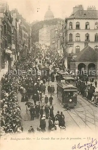 AK / Ansichtskarte Boulogne sur Mer La Grande Rue un jour de procession Boulogne sur Mer