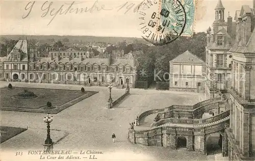 AK / Ansichtskarte Fontainebleau_Seine_et_Marne Chateau Cour des Adieux Fontainebleau_Seine