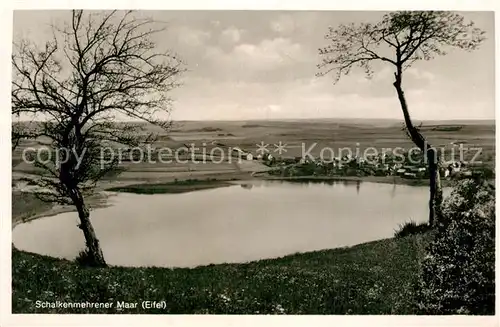 AK / Ansichtskarte Schalkenmehren Landschaftspanorama Schalkenmehrener Maar Schalkenmehren