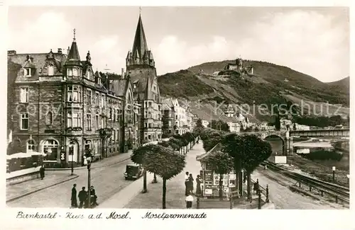 AK / Ansichtskarte Bernkastel Kues Moselpromenade mit Blick zur Burg Bernkastel Kues