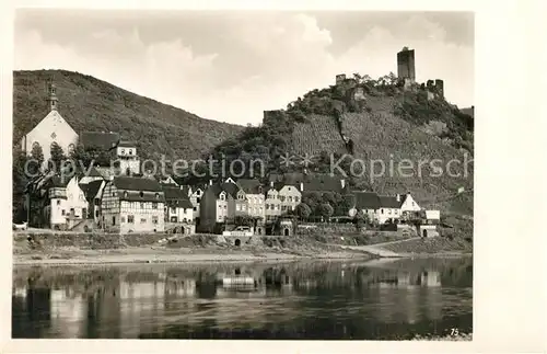 AK / Ansichtskarte Beilstein_Mosel Uferpartie am Fluss Blick zur Burgruine Beilstein_Mosel