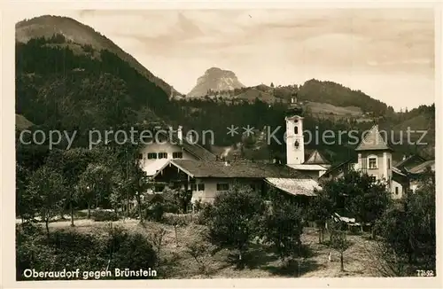 AK / Ansichtskarte Oberaudorf Teilansicht mit Kirche gegen Bruennstein Mangfallgebirge Oberaudorf