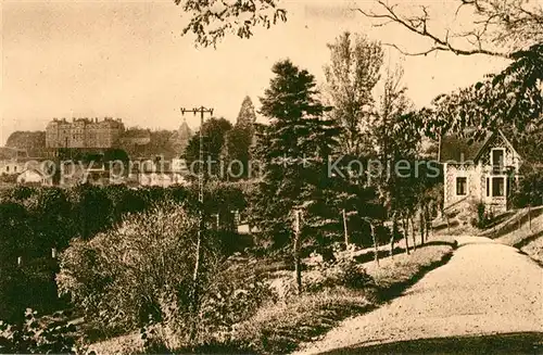 AK / Ansichtskarte Sable sur Sarthe Grande Allee du Jardin public vue sur le Chateau Sable sur Sarthe