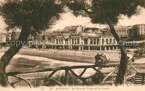AK / Ansichtskarte Biarritz_Pyrenees_Atlantiques La Grande Plage et le Casino Biarritz_Pyrenees