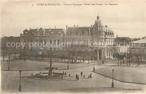 AK / Ansichtskarte Vitry le Francois Caisse d Epargne Hotel des Postes Fontaine Vitry le Francois