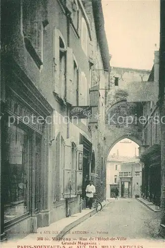 AK / Ansichtskarte Valreas Rue de Hotel de Ville Grands Magasins Valreas