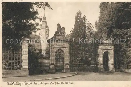 AK / Ansichtskarte Bueckeburg Portal Schloss Fuerstin Mutter Bueckeburg