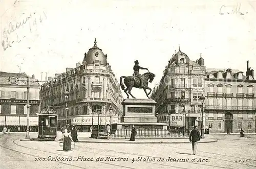 AK / Ansichtskarte Orleans_Loiret Place du Martroi Statue de Jeanne d`Arc Orleans_Loiret