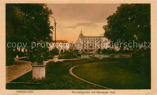 AK / Ansichtskarte Wiesbaden Blumengarten mit Nassauer Hof Wiesbaden