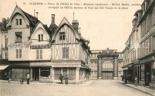 AK / Ansichtskarte Auxerre Place de lHotel de Ville Maison anciennes Michel Masse Auxerre