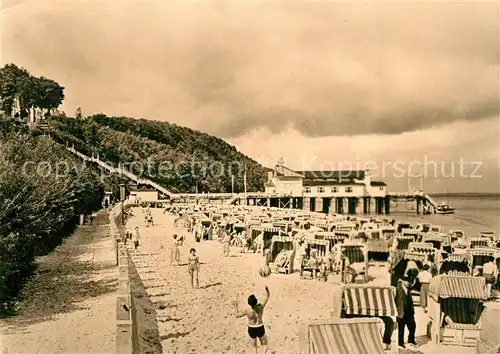 AK / Ansichtskarte Sellin_Ruegen Strand mit Seebruecke Sellin Ruegen